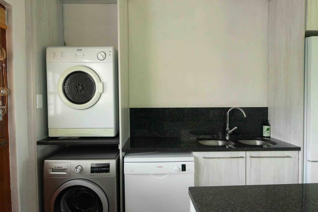 1 Waterkant Luxury Renovated 3 Bedroom House Holiday home *