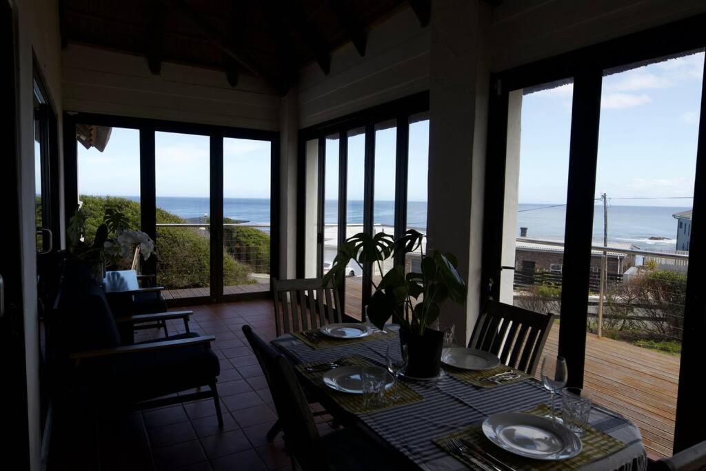 1 Waterkant Luxury Renovated 3 Bedroom House Holiday home De Kelders