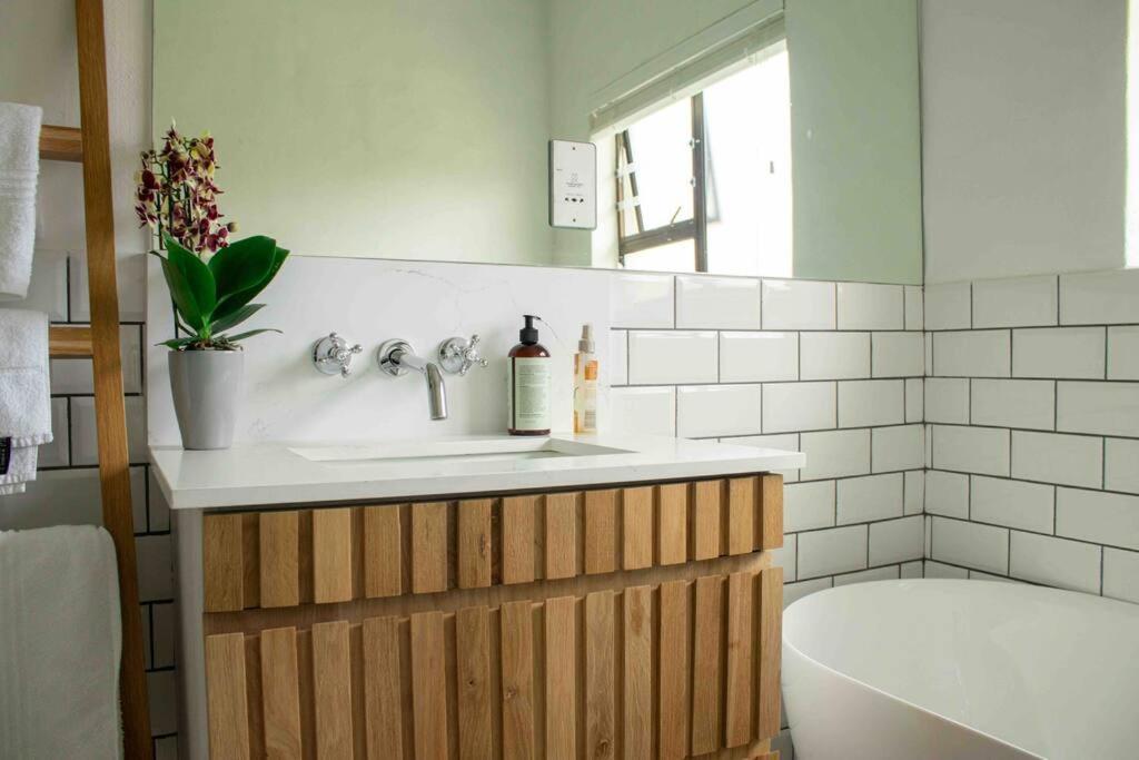 1 Waterkant Luxury Renovated 3 Bedroom House * De Kelders