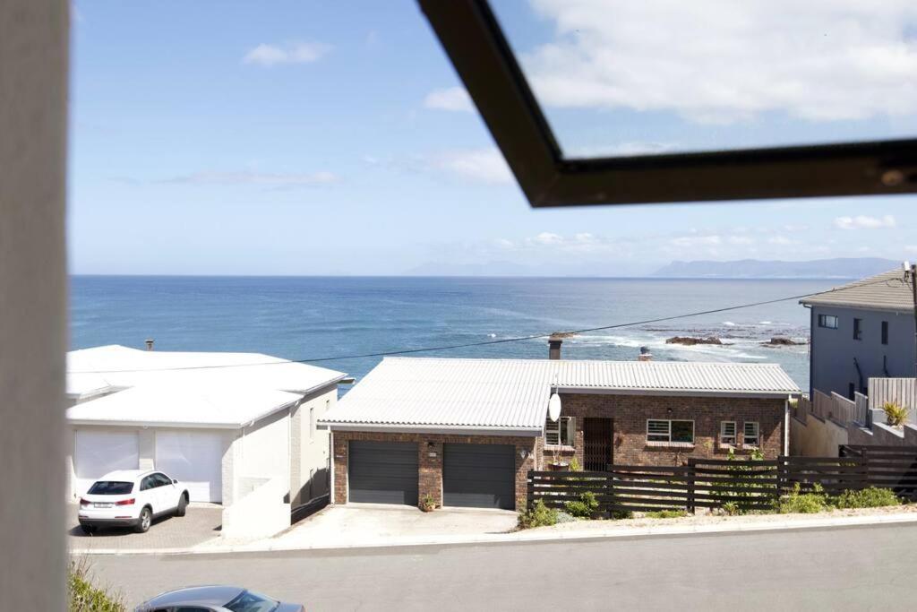 1 Waterkant Luxury Renovated 3 Bedroom House Holiday home